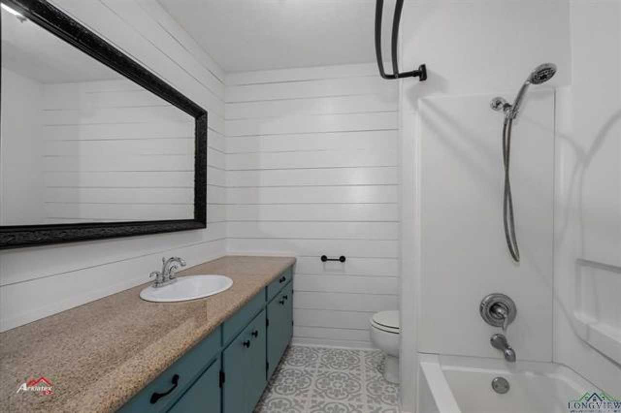 804 Joanie St - Photo 6 of 8