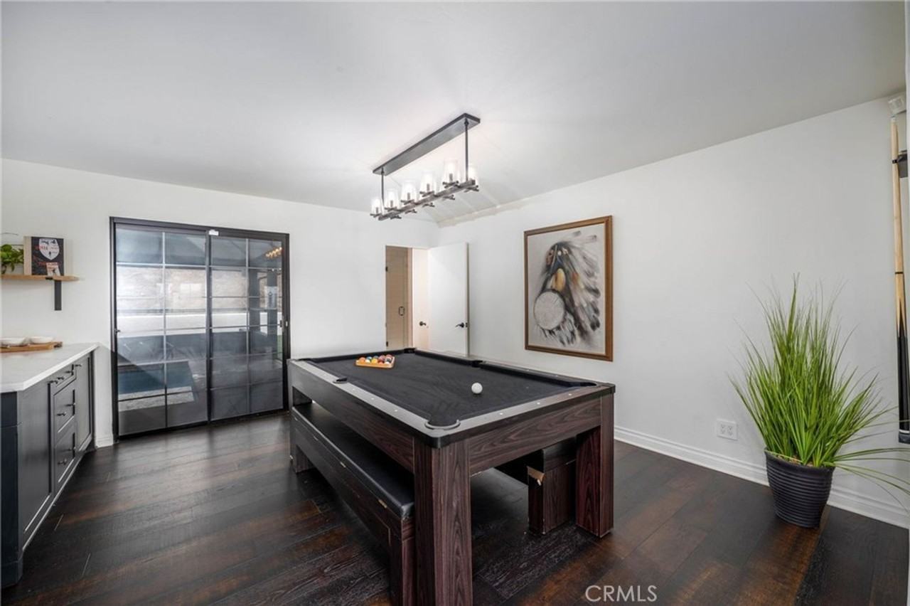 210 S Ridge Dr - Photo 3 of 35