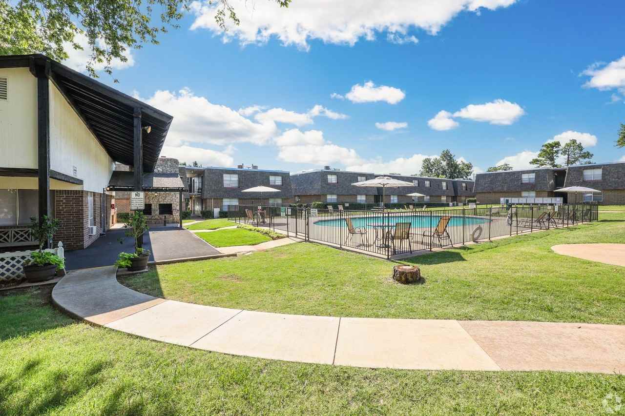 Coachlight Apartments - Photo 2 of 47