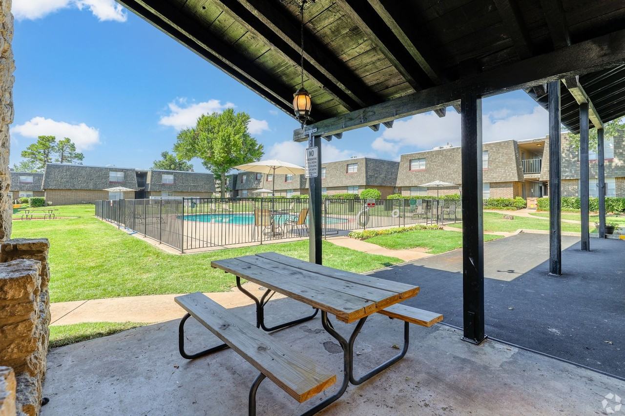 Coachlight Apartments - Photo 5 of 47