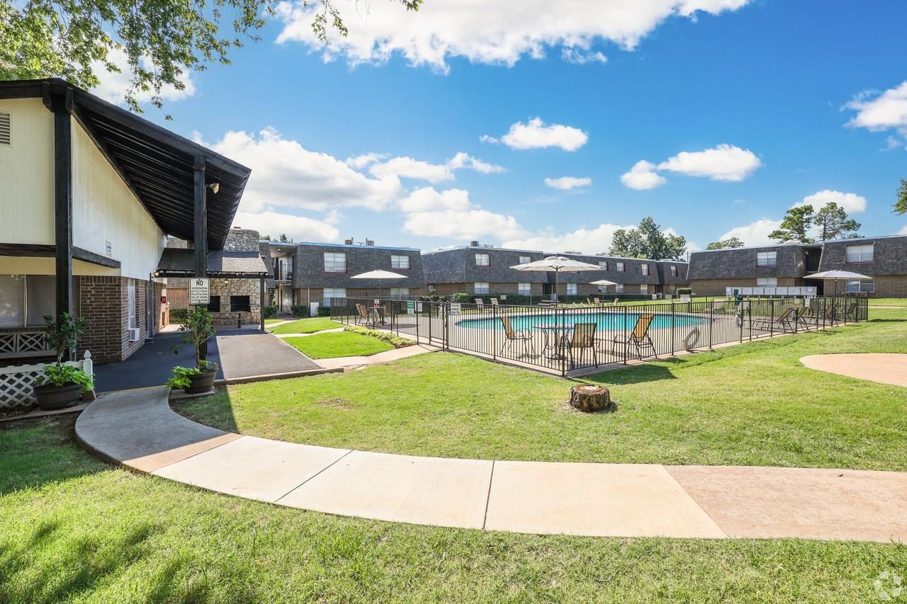 Coachlight Apartments - Photo 6 of 47