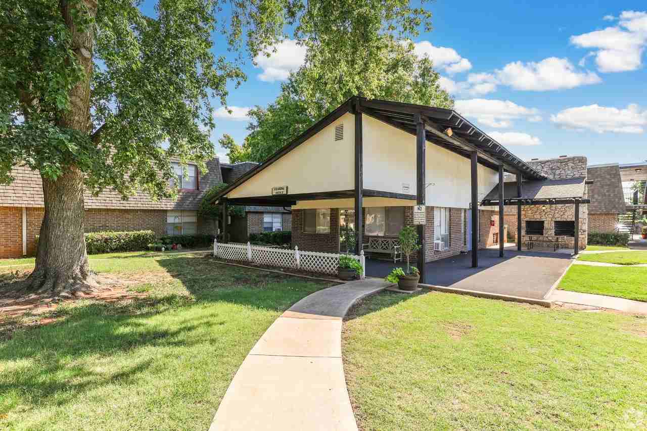 Coachlight Apartments - Photo 7 of 47