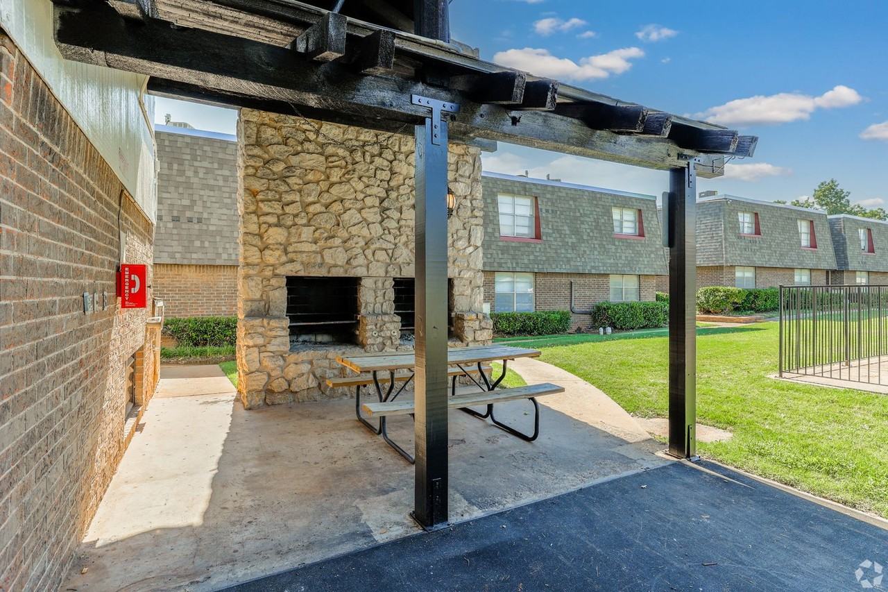 Coachlight Apartments - Photo 7 of 43