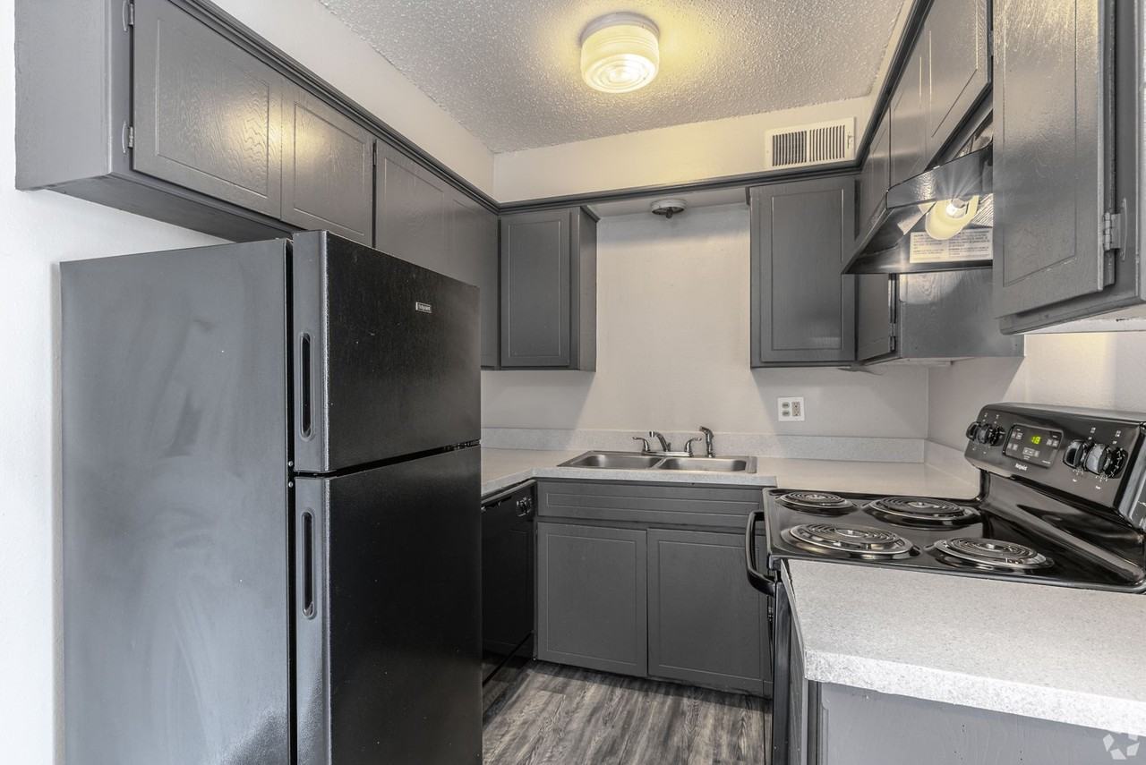 Coachlight Apartments - Photo 2 of 43