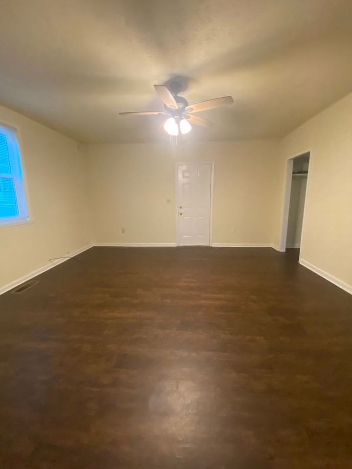 210 Liberty Cir - Photo 2 of 14