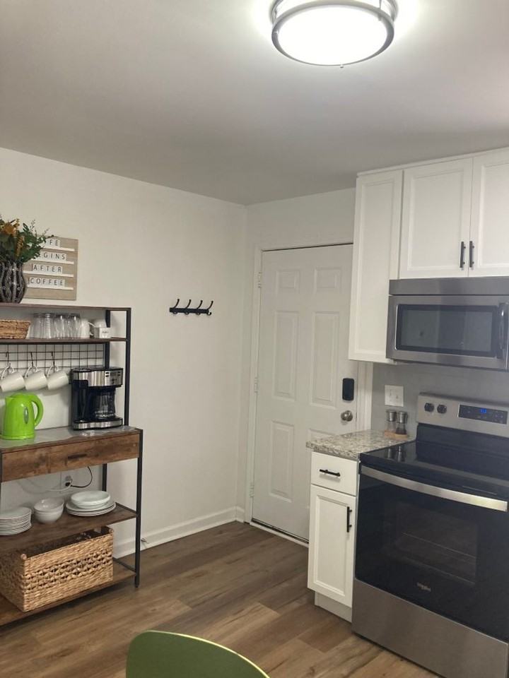 617 21st Ave N - Photo 2 of 11