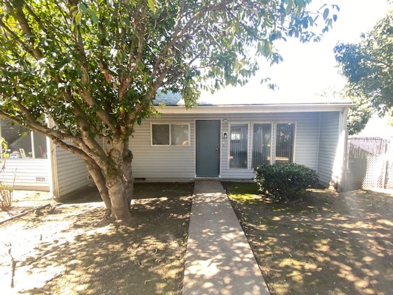 2000 Brookhurst St - Photo 2 of 19