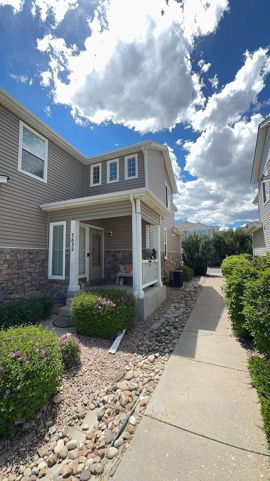 7632 Sandy Springs Pt - Photo 2 of 17