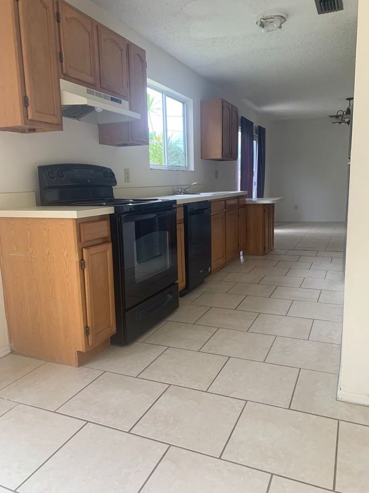 2273 Se Merrill Rd - Photo 2 of 12