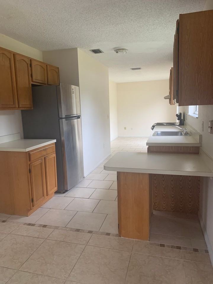 2273 Se Merrill Rd - Photo 3 of 12