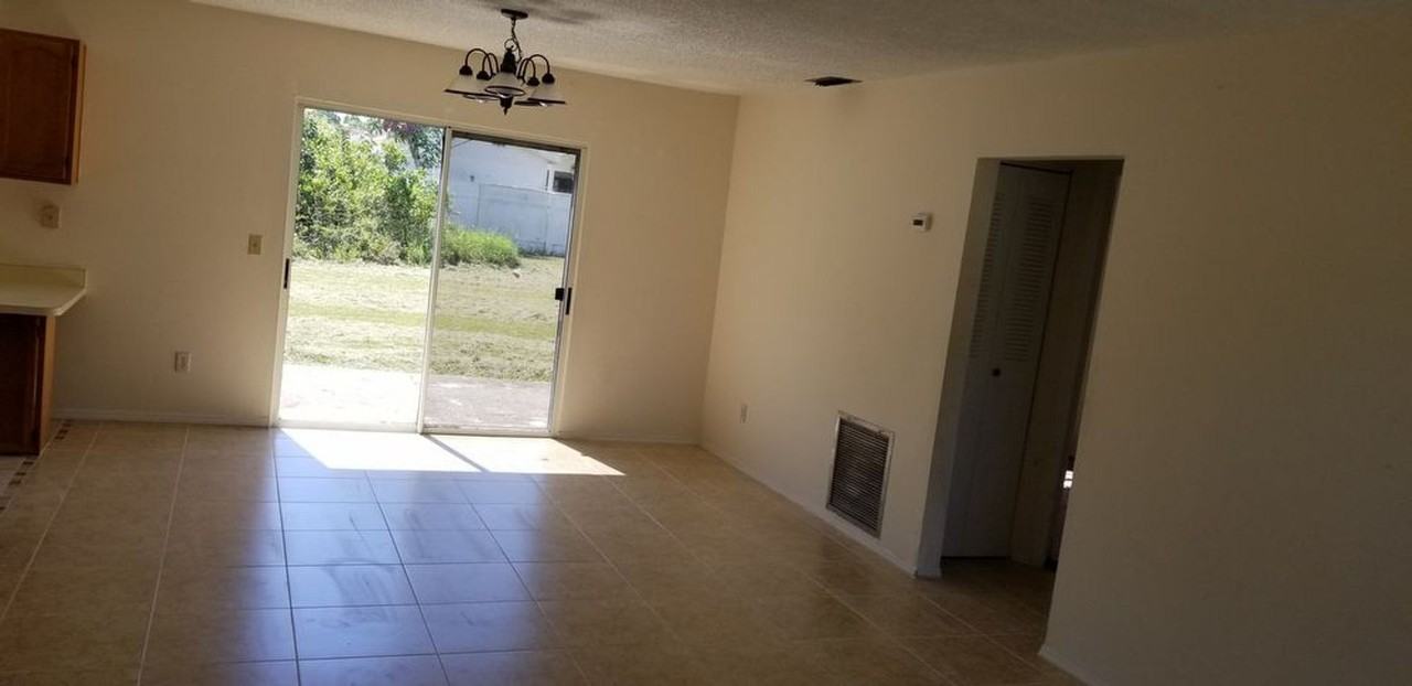 2273 Se Merrill Rd - Photo 4 of 12