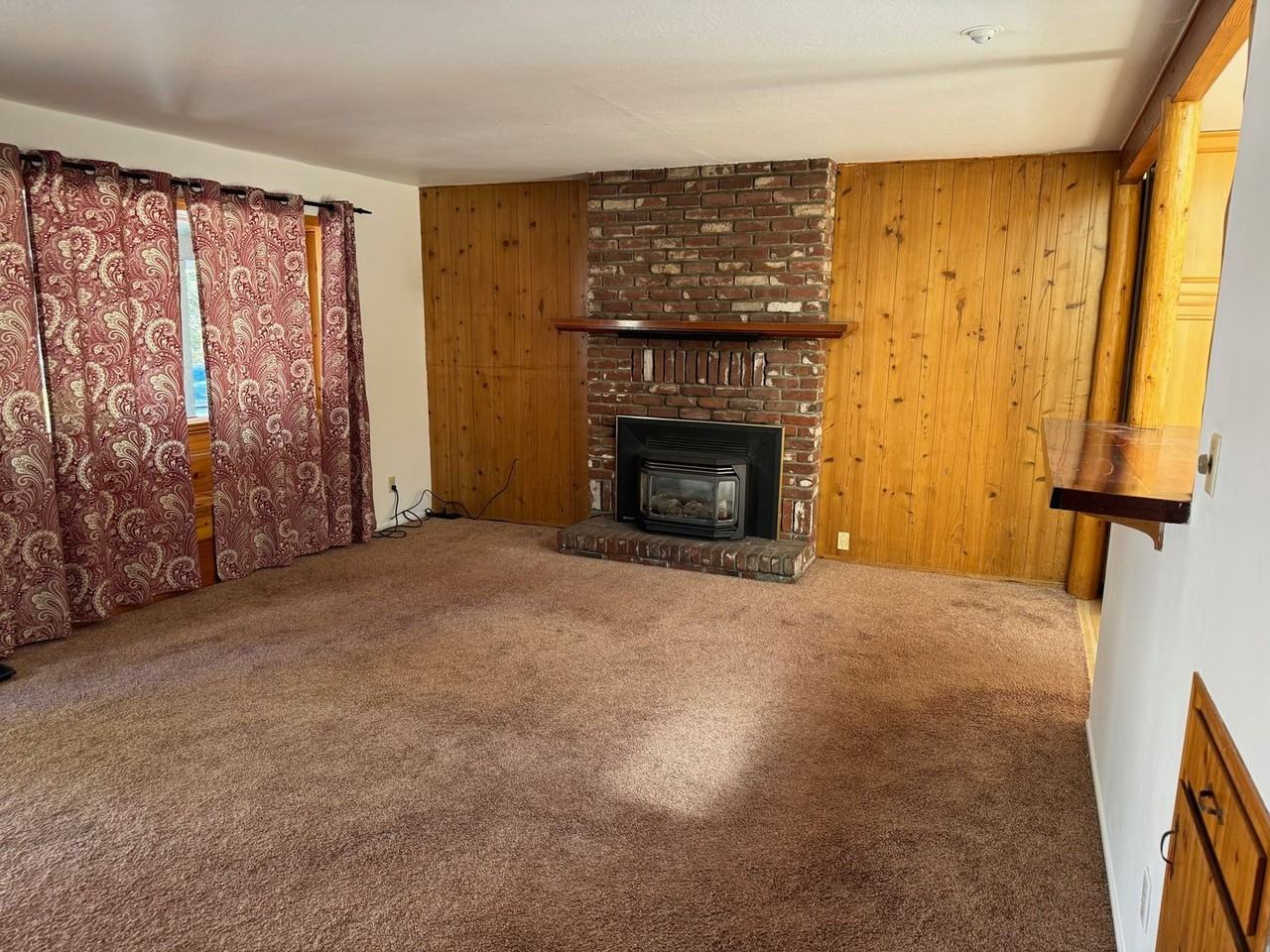 574 Koru St - Photo 2 of 12