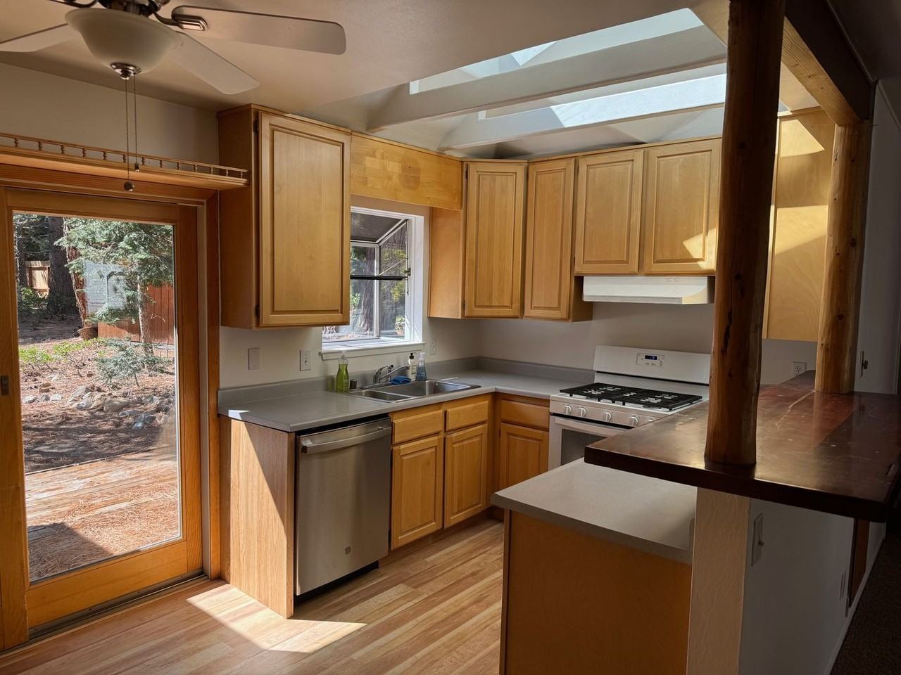574 Koru St - Photo 4 of 12