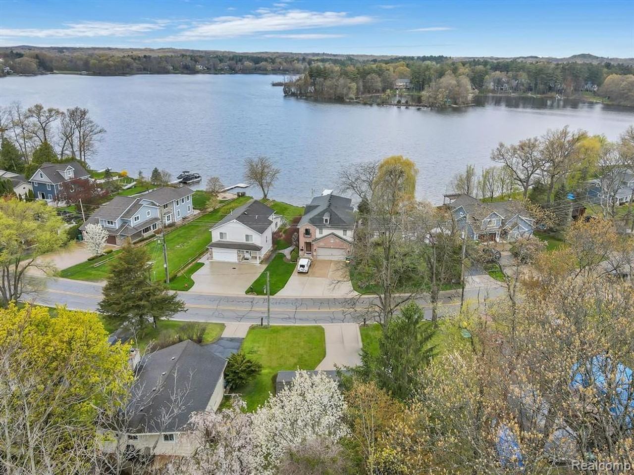 1331 Brighton Lake Rd - Photo 2 of 35