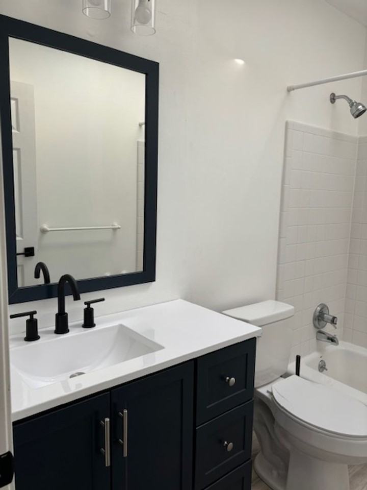 1331 Brighton Lake Rd - Photo 4 of 35