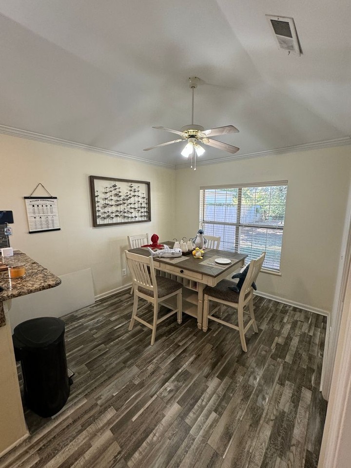5912 Pampus Ln - Photo 6 of 22