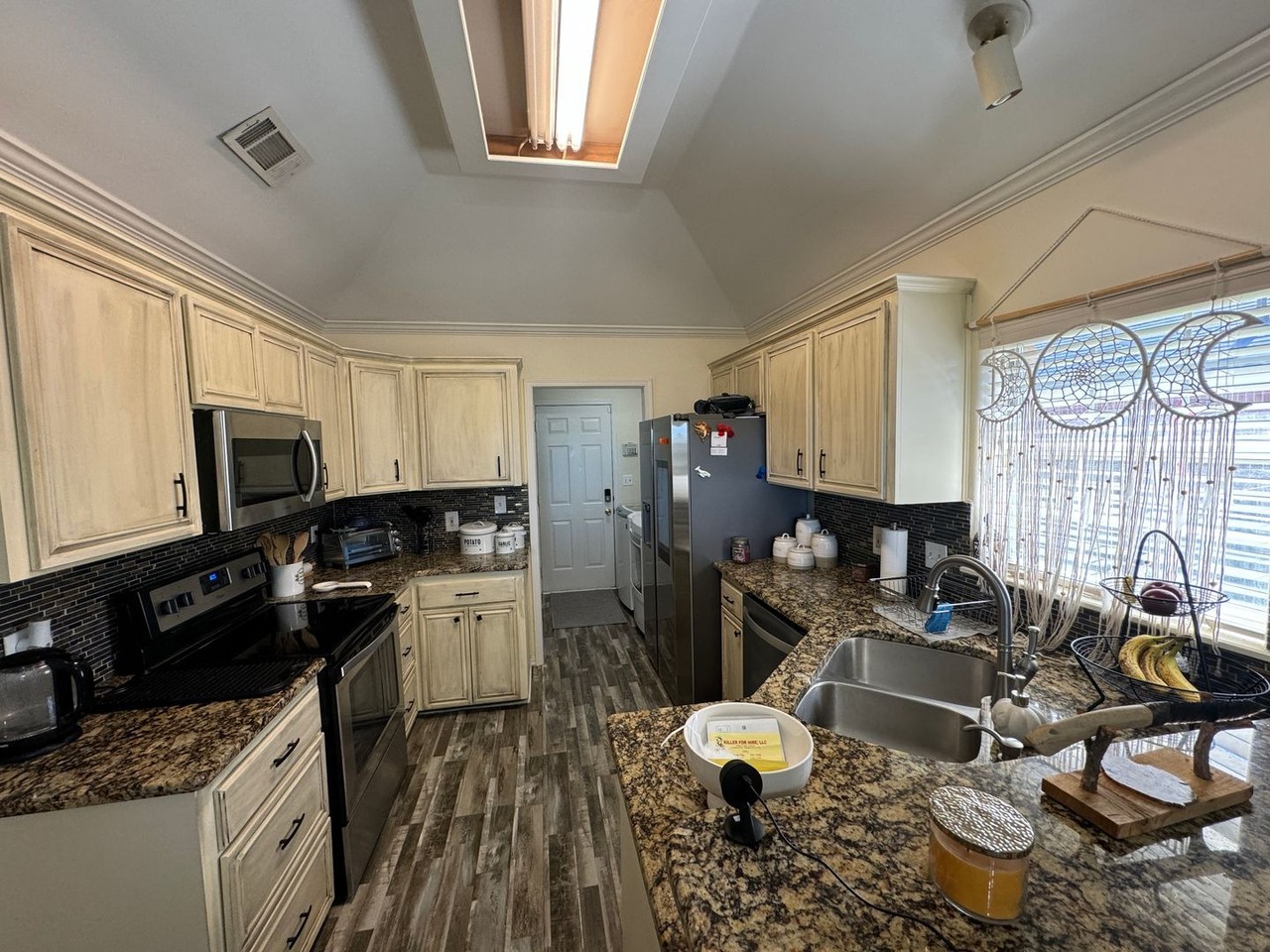 5912 Pampus Ln - Photo 7 of 22