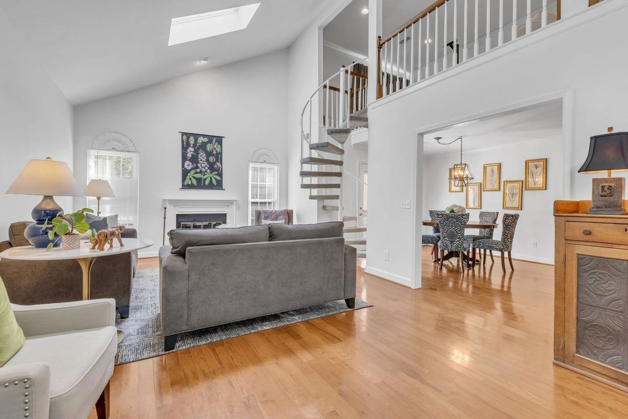 269 Glenstone Cir - Photo 2 of 35