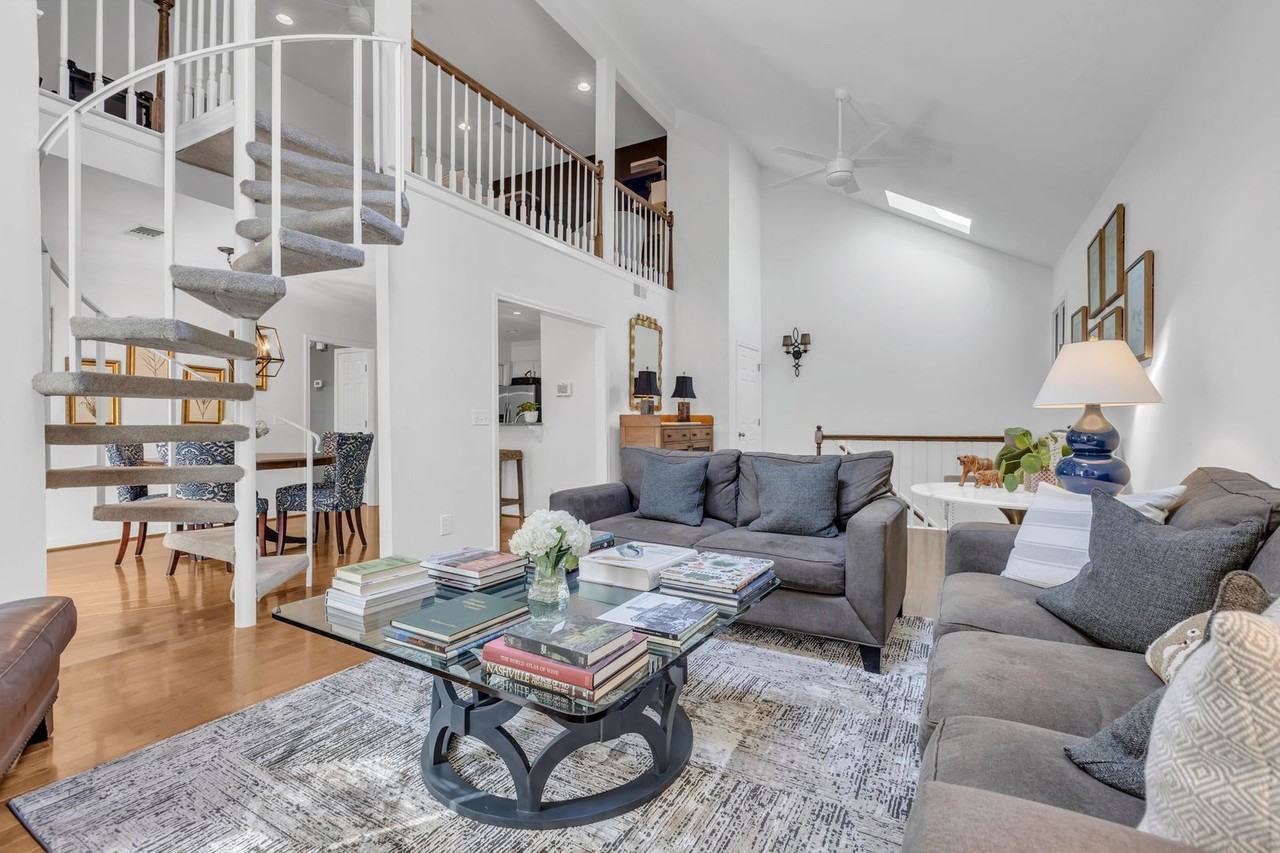 269 Glenstone Cir - Photo 3 of 35