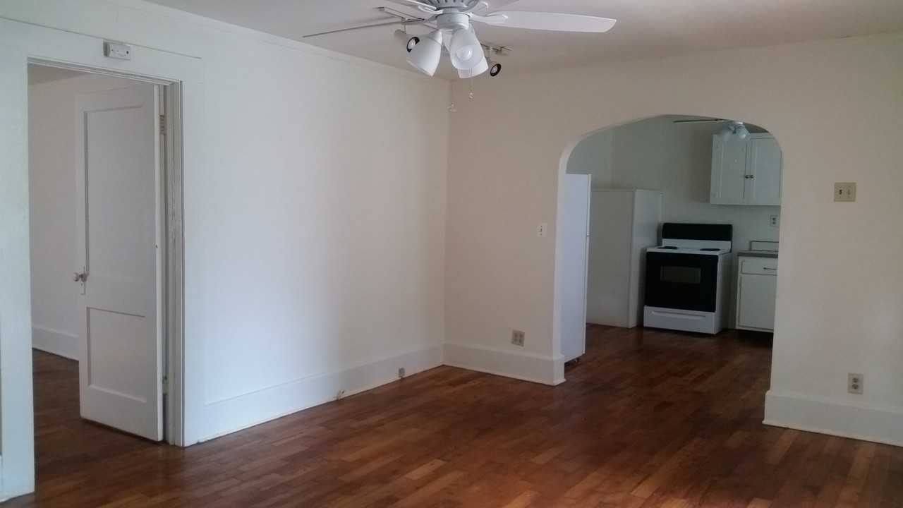 102 E Bradford Road - Photo 3 of 5