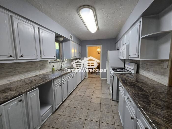 1501 Glen Valley Dr - Photo 3 of 45