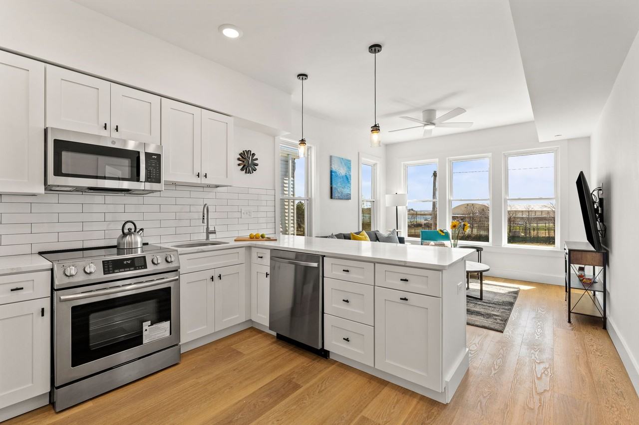 695 Bennington St #3 - Photo 6 of 12
