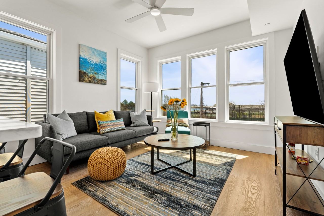 695 Bennington St #3 - Photo 5 of 12