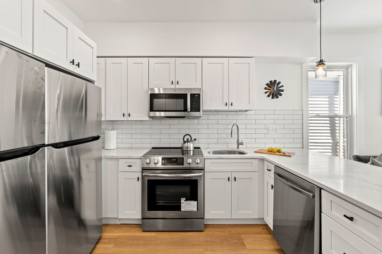 695 Bennington St #3 - Photo 7 of 12