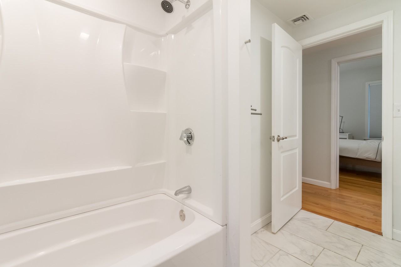 1057 Saratoga St #3 - Photo 5 of 15