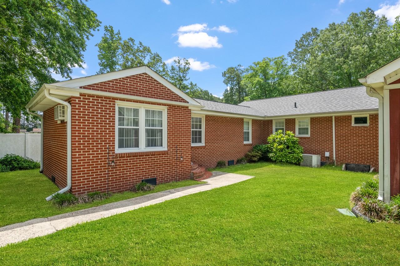 4124 Maple Dr - Photo 2 of 8