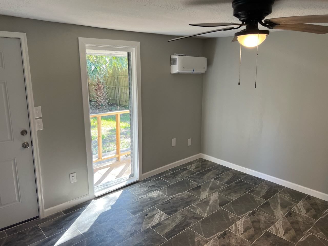 7706 W Fairfield Dr #8 - Photo 3 of 5