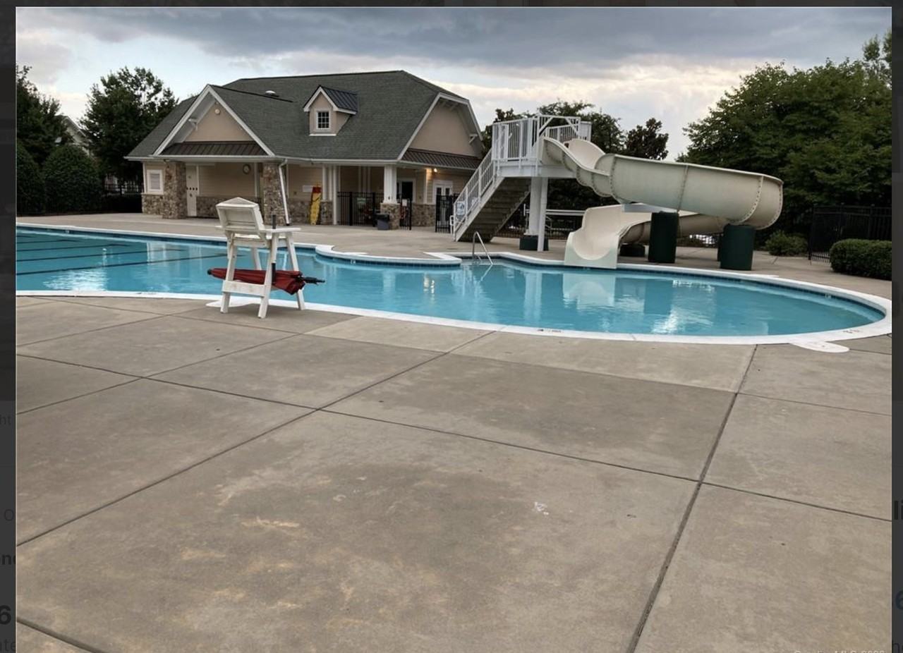 1140 Hammond Dr - Photo 2 of 14