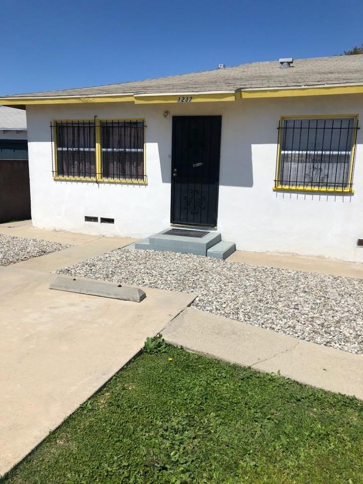 1235 W 110th St #1235 - Photo 2 of 4