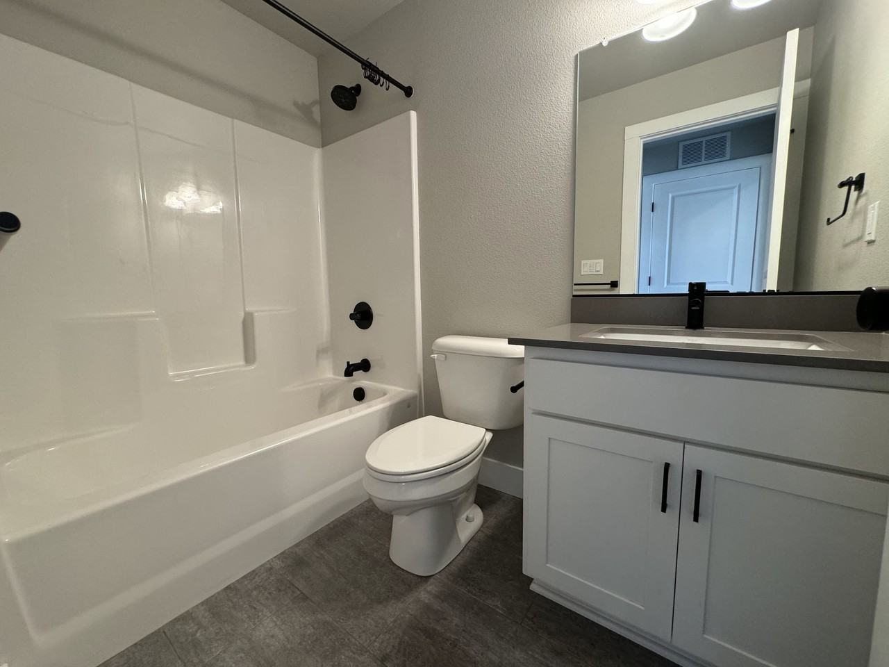 306 N Bridgeton Rd #B - Photo 3 of 10