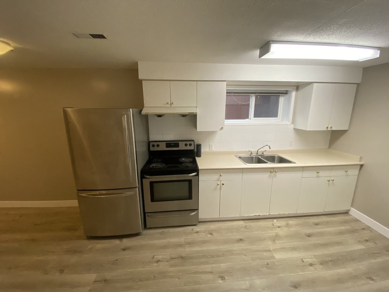 710 Esmond Avenue - Photo 3 of 9
