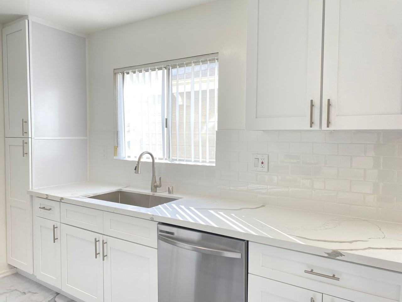 7010 Lanewood Ave LLC - Photo 3 of 34