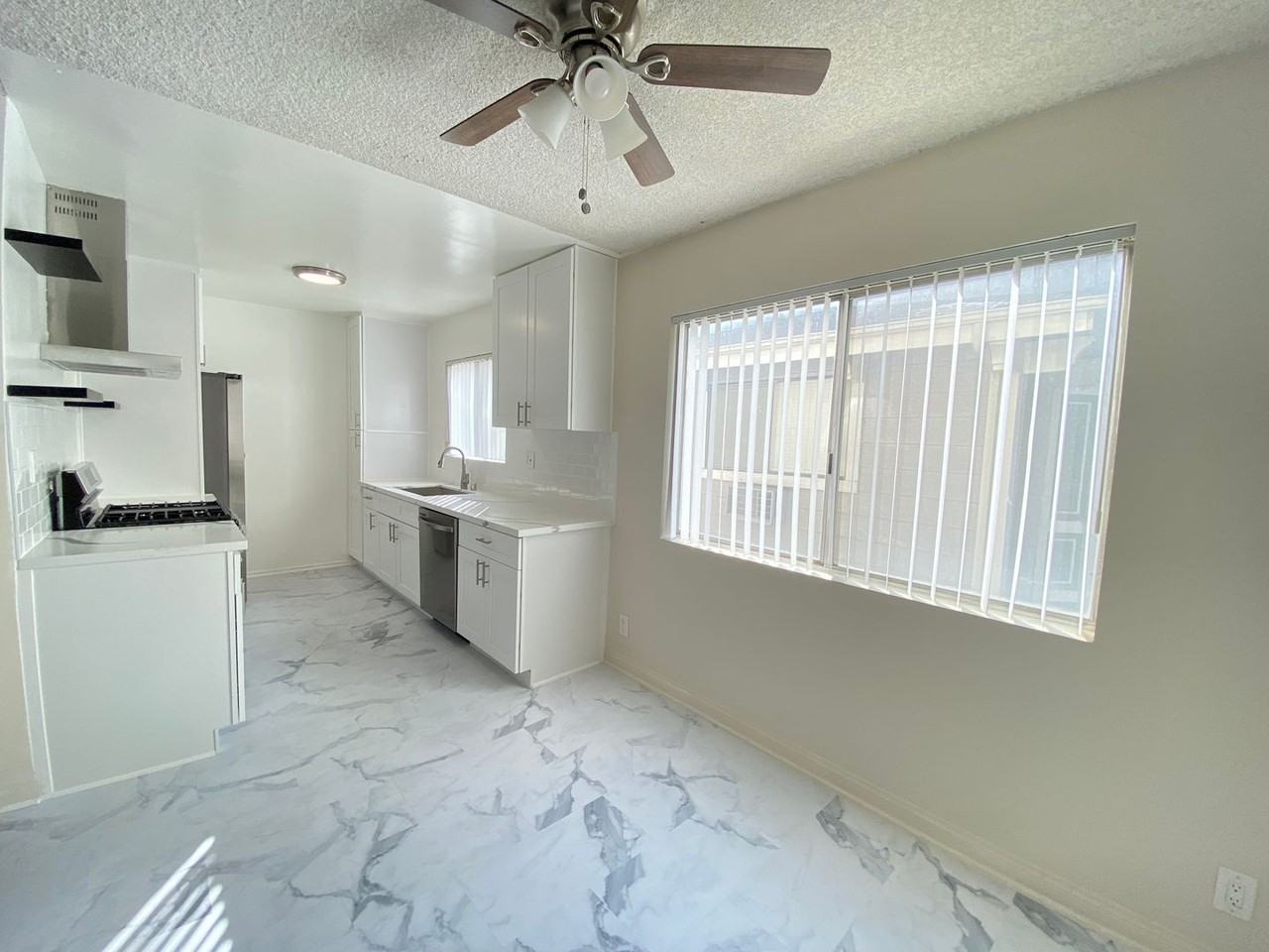 7010 Lanewood Ave LLC - Photo 4 of 34