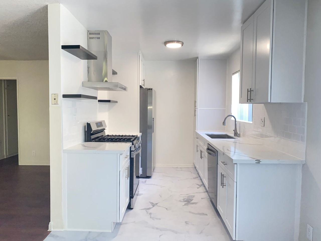 7010 Lanewood Ave LLC - Photo 5 of 34