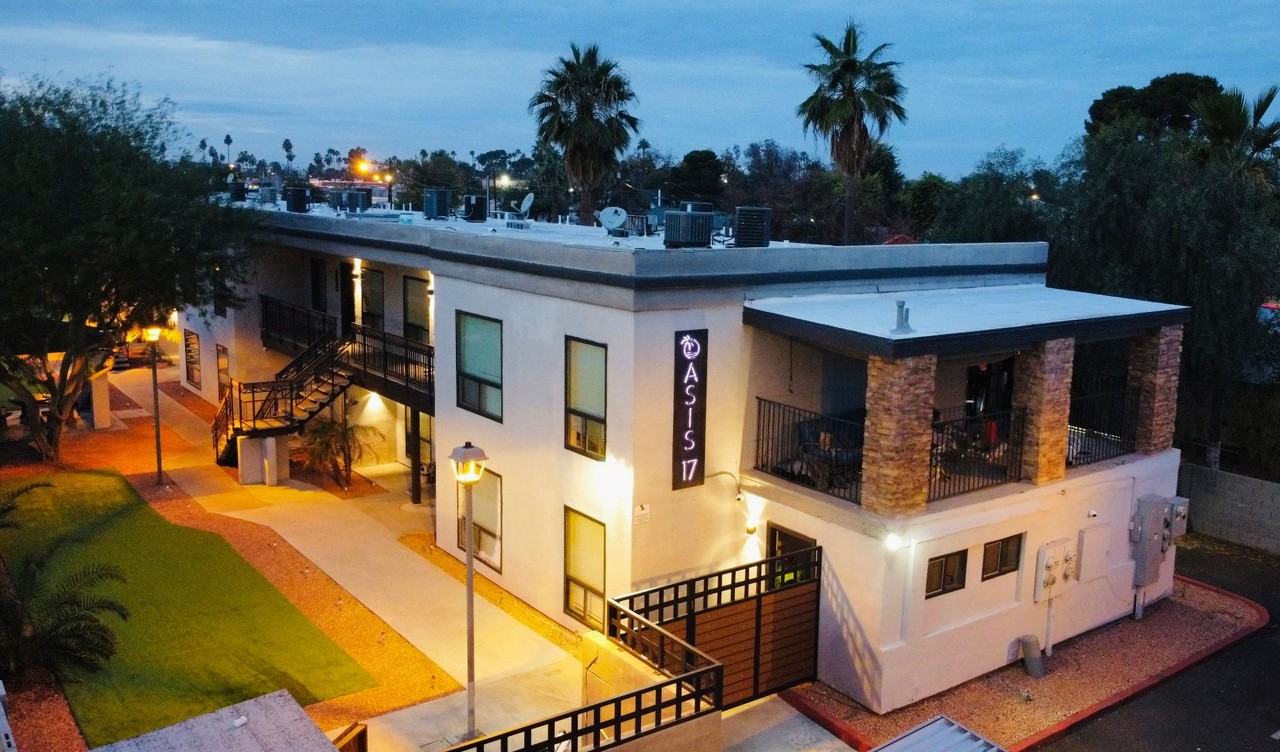 Oasis 17 - Photo 2 of 6