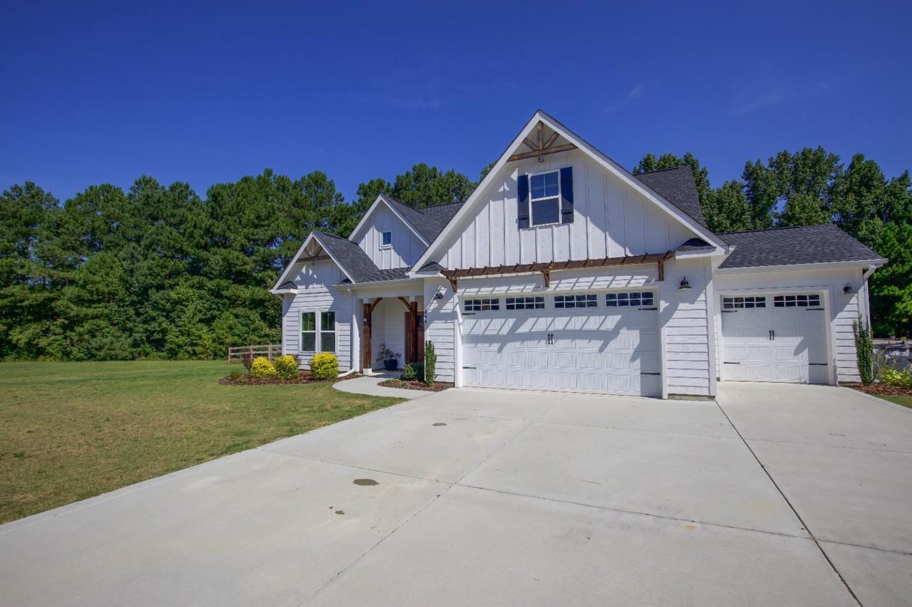 844 Warwick Ln - Photo 3 of 50