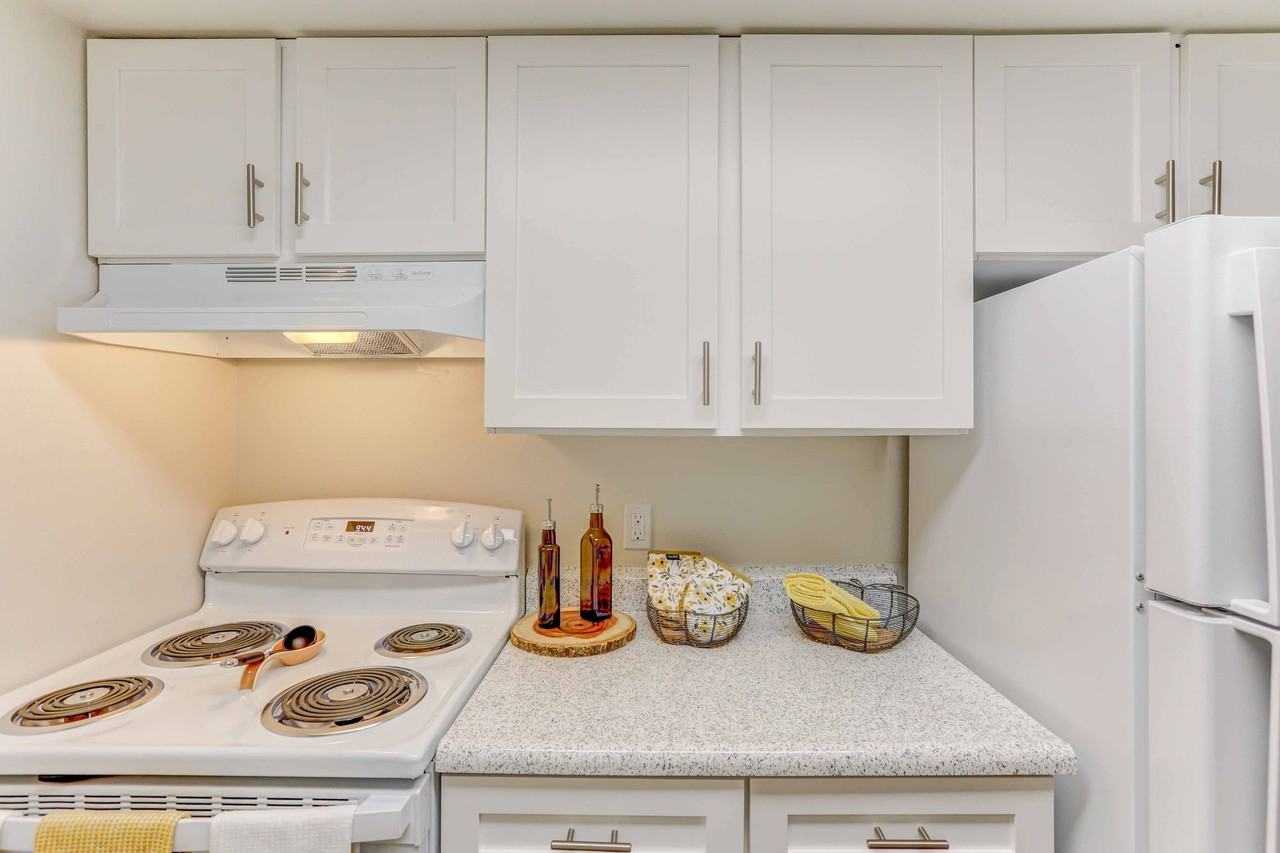 Summit View Village Apartments - Photo 4 of 44