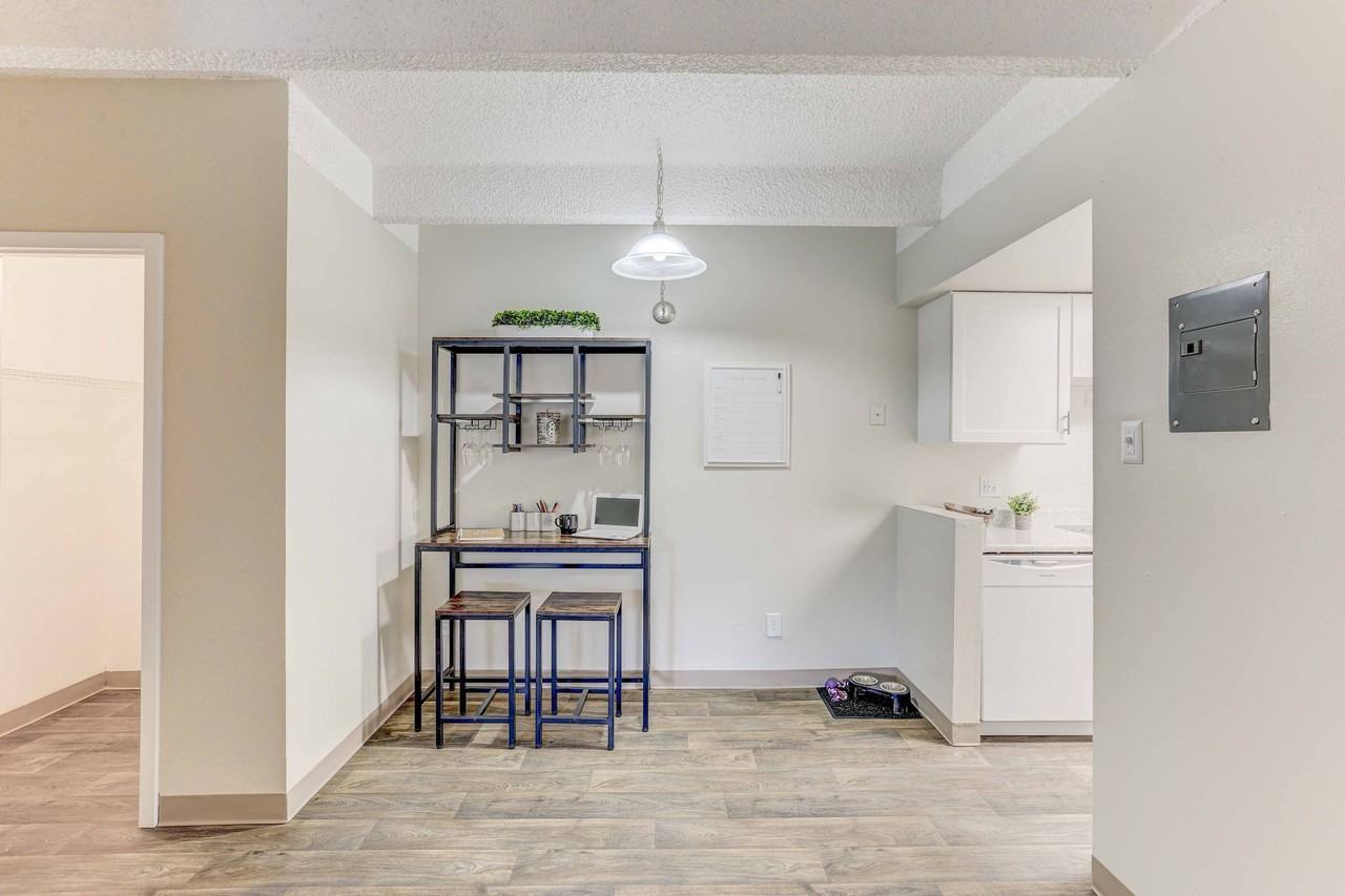 Summit View Village Apartments - Photo 5 of 44