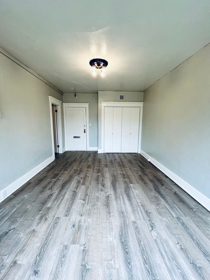Vradenburg Apartments - Photo 6 of 50