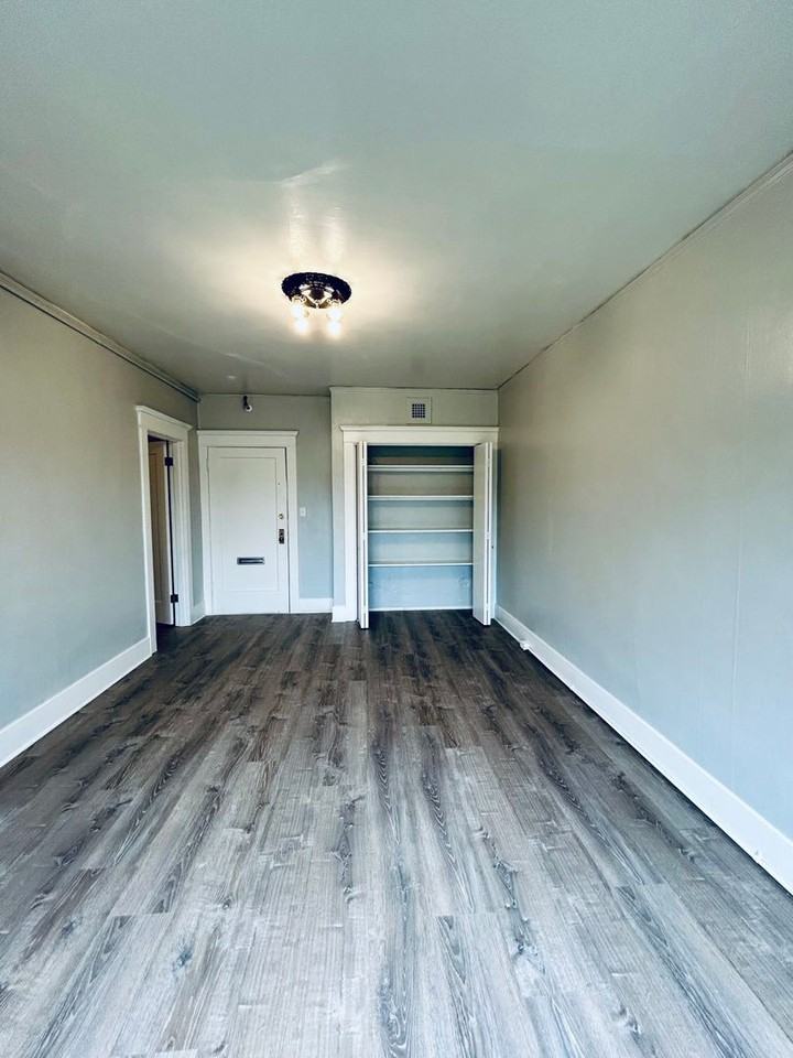 Vradenburg Apartments - Photo 7 of 50
