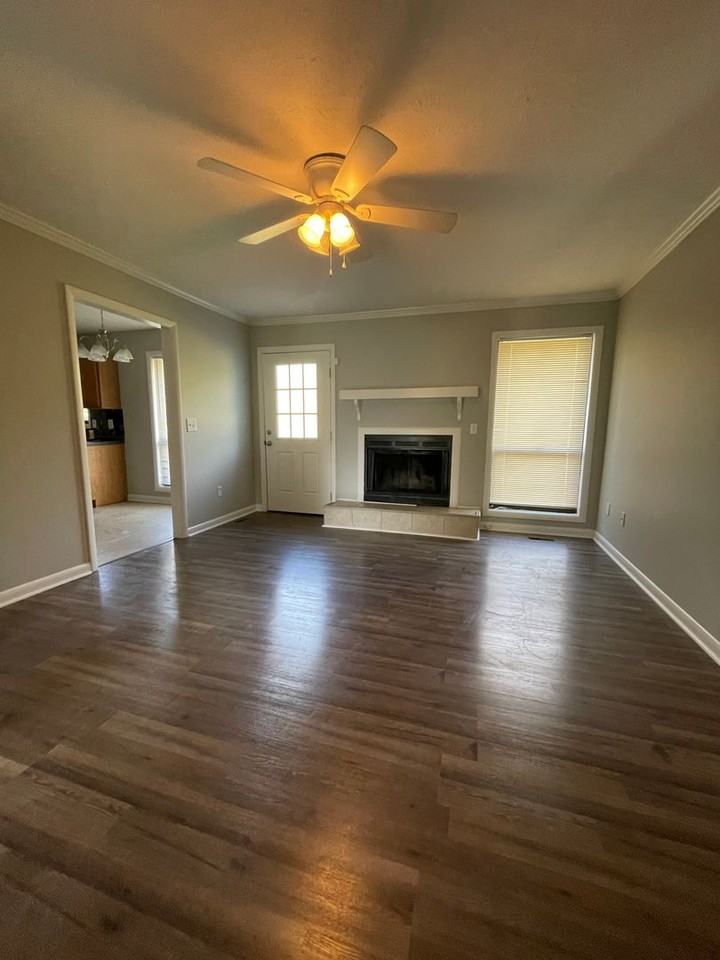 6897 Kingsgate Dr - Photo 3 of 19