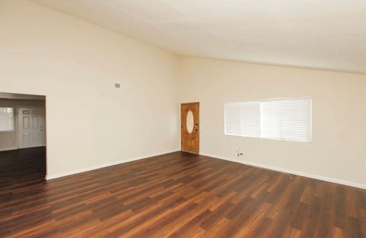 12505 S Vermont Ave - Photo 2 of 10