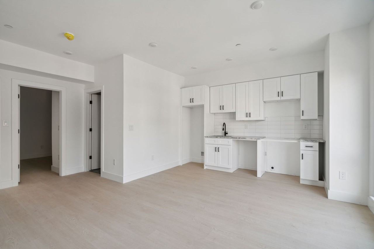 2400 W Montgomery Ave - Photo 3 of 21