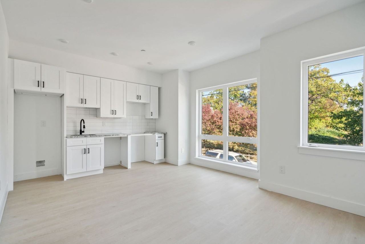 2400 W Montgomery Ave - Photo 4 of 21