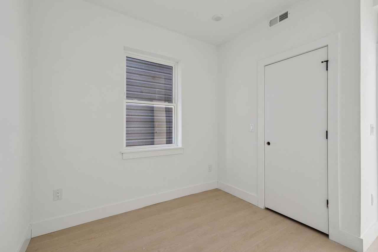 2400 W Montgomery Ave - Photo 7 of 21