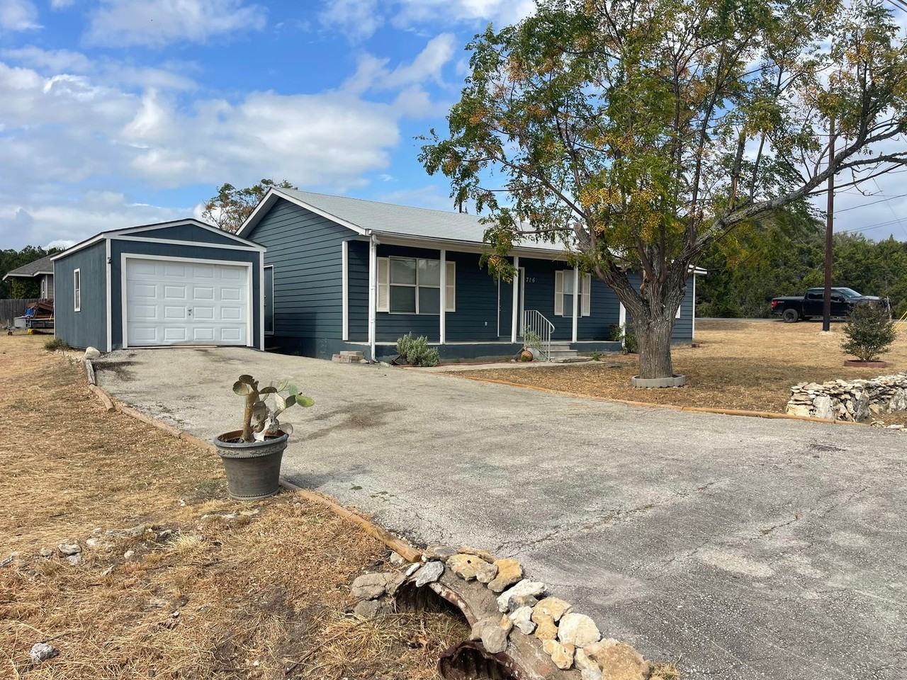 716 Persimmon Pass - Photo 2 of 30